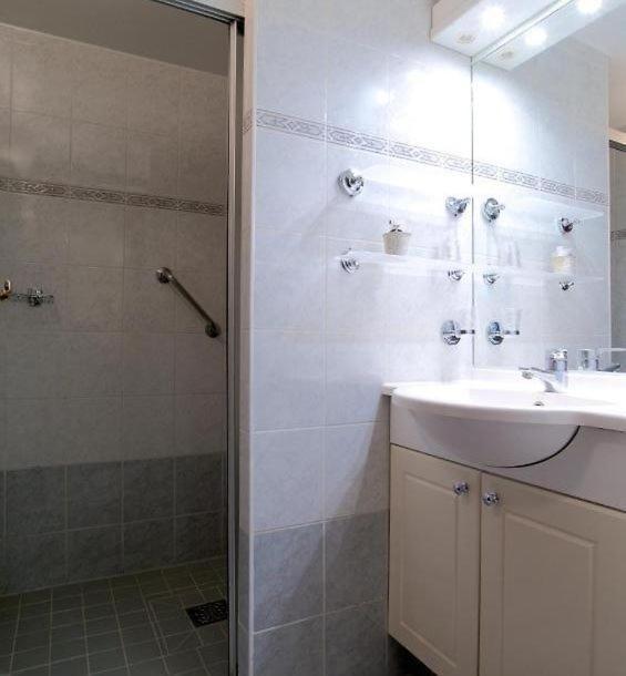 Chambre Double ou Lits Jumeaux avec Salle de Bains Privative